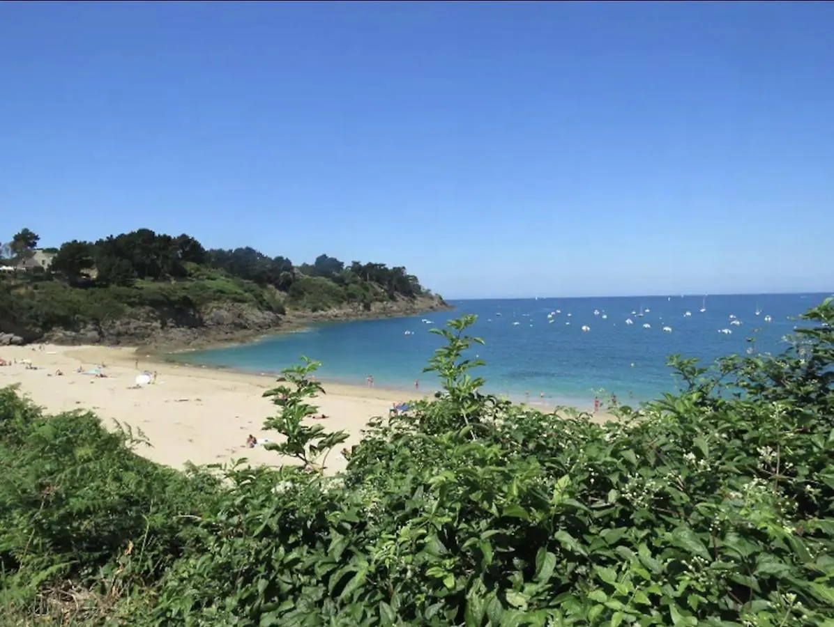 New Remodeled Home 4Bed/3.5Bath, Walking To Beach! Saint-Lunaire