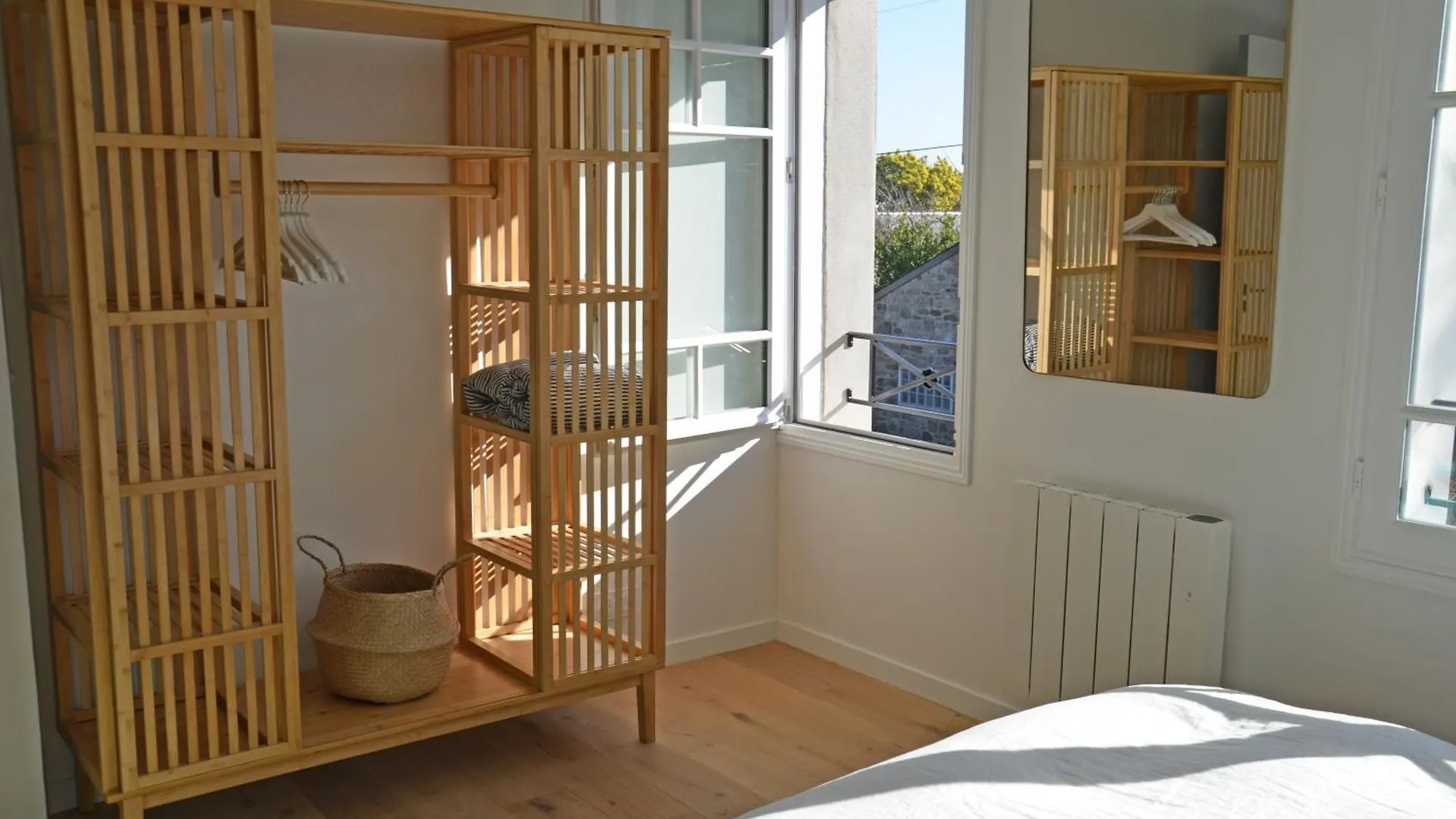 New Remodeled Home 4Bed/3.5Bath, Walking To Beach! Saint-Lunaire 0*,  Francia