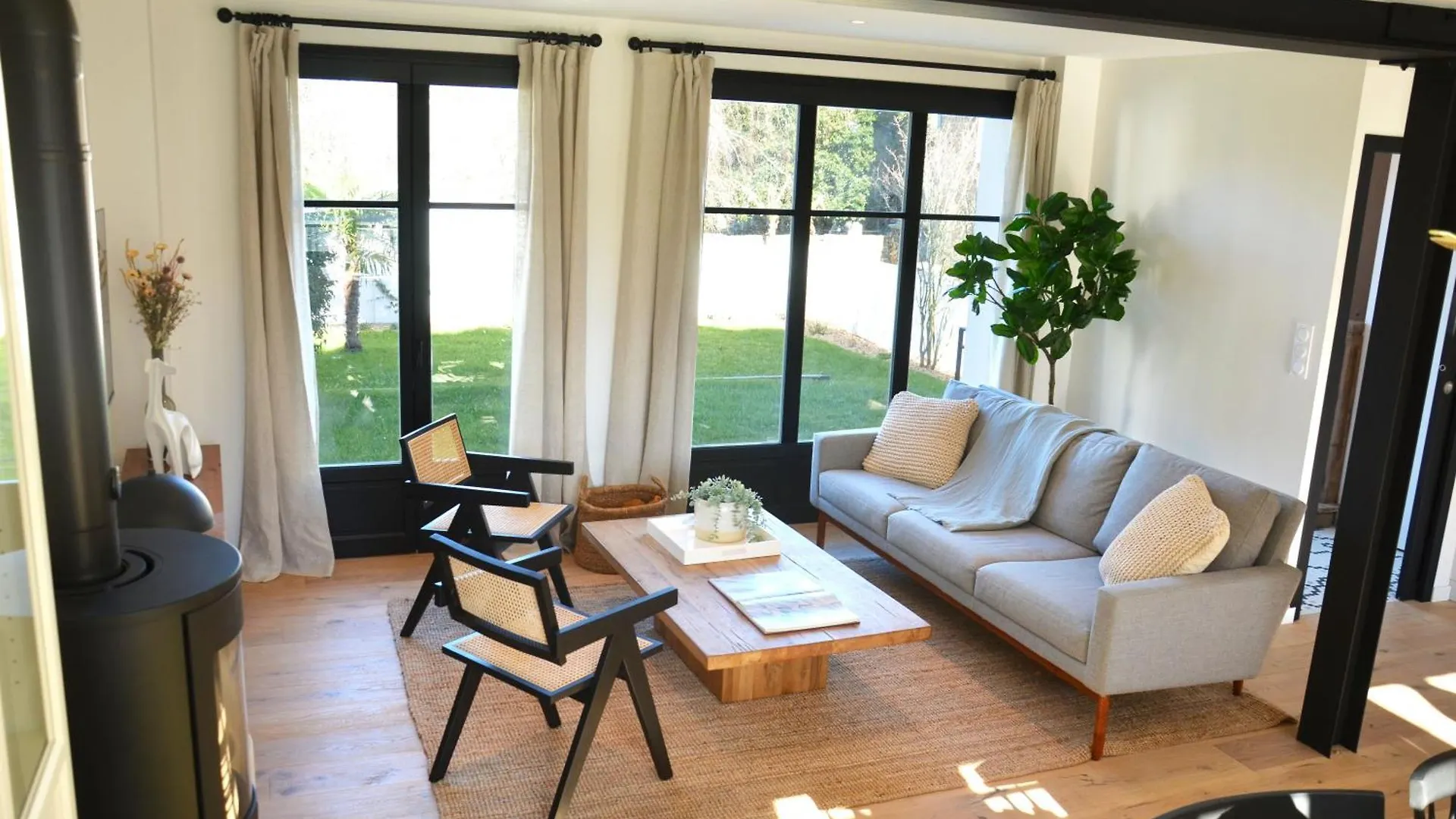 New Remodeled Home 4Bed/3.5Bath, Walking To Beach! Saint-Lunaire 0*,
