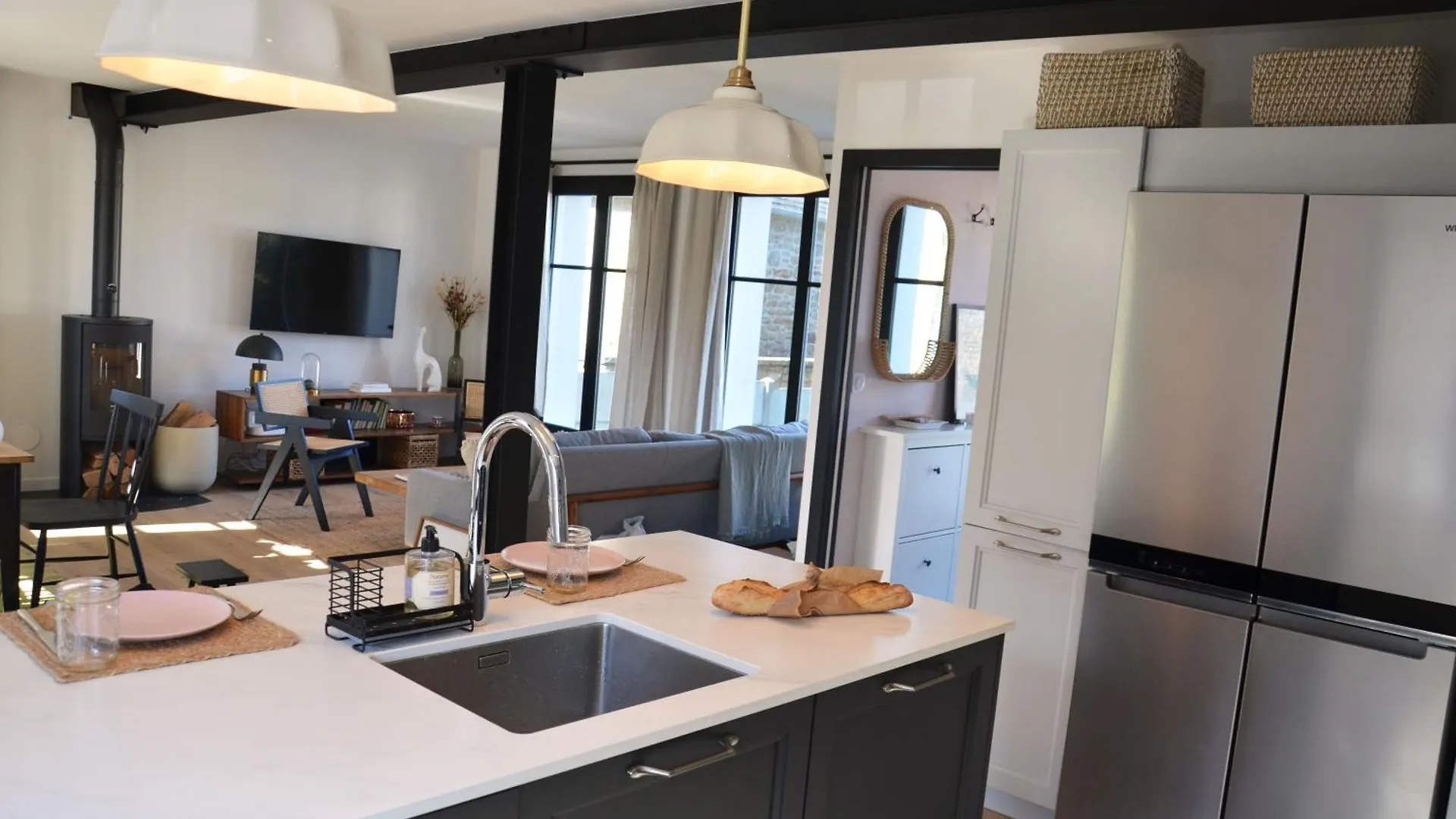 New Remodeled Home 4Bed/3.5Bath, Walking To Beach! Saint-Lunaire 0*,  Francia