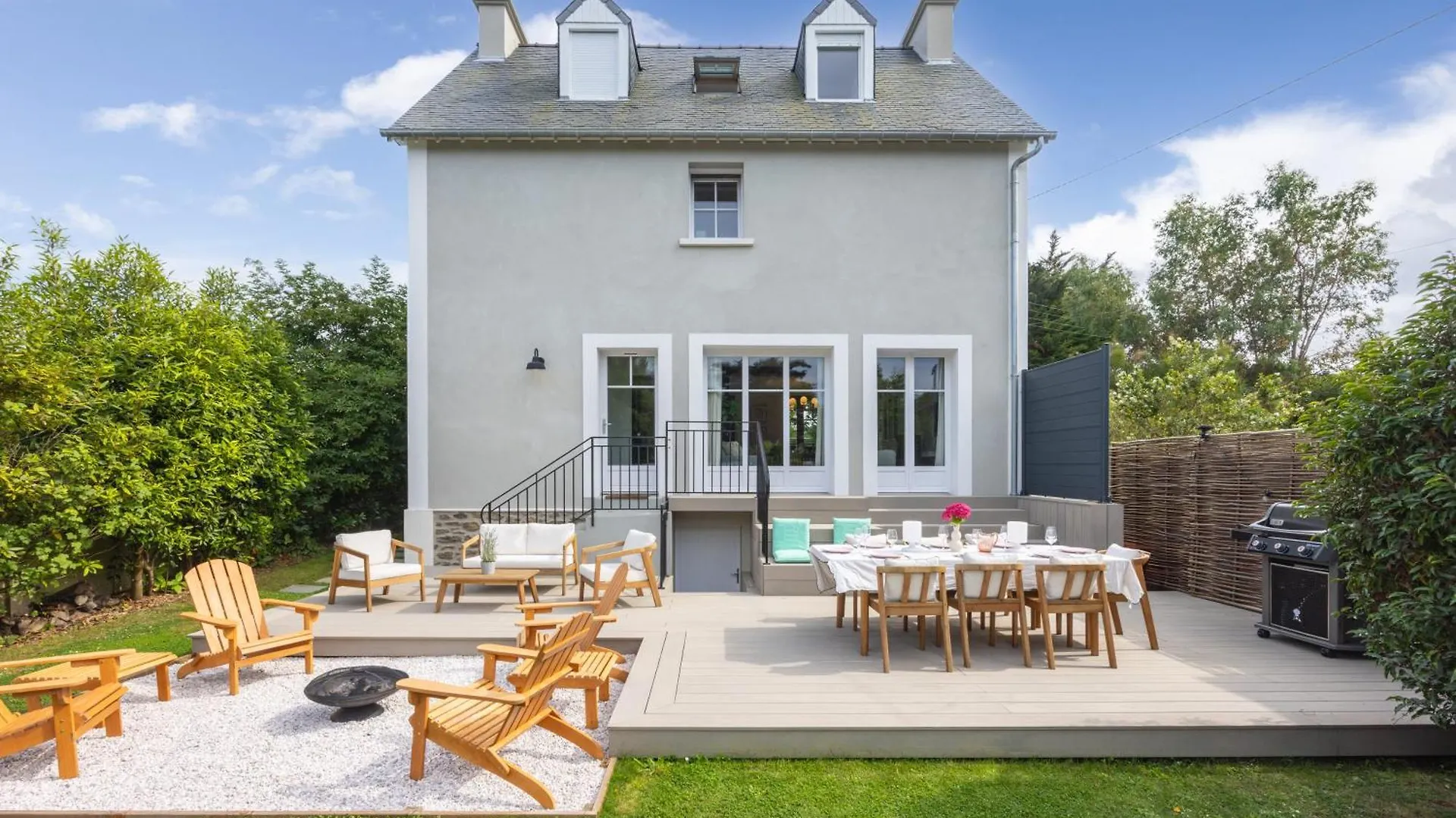 New Remodeled Home 4Bed/3.5Bath, Walking To Beach! Saint-Lunaire 0*,  Francia
