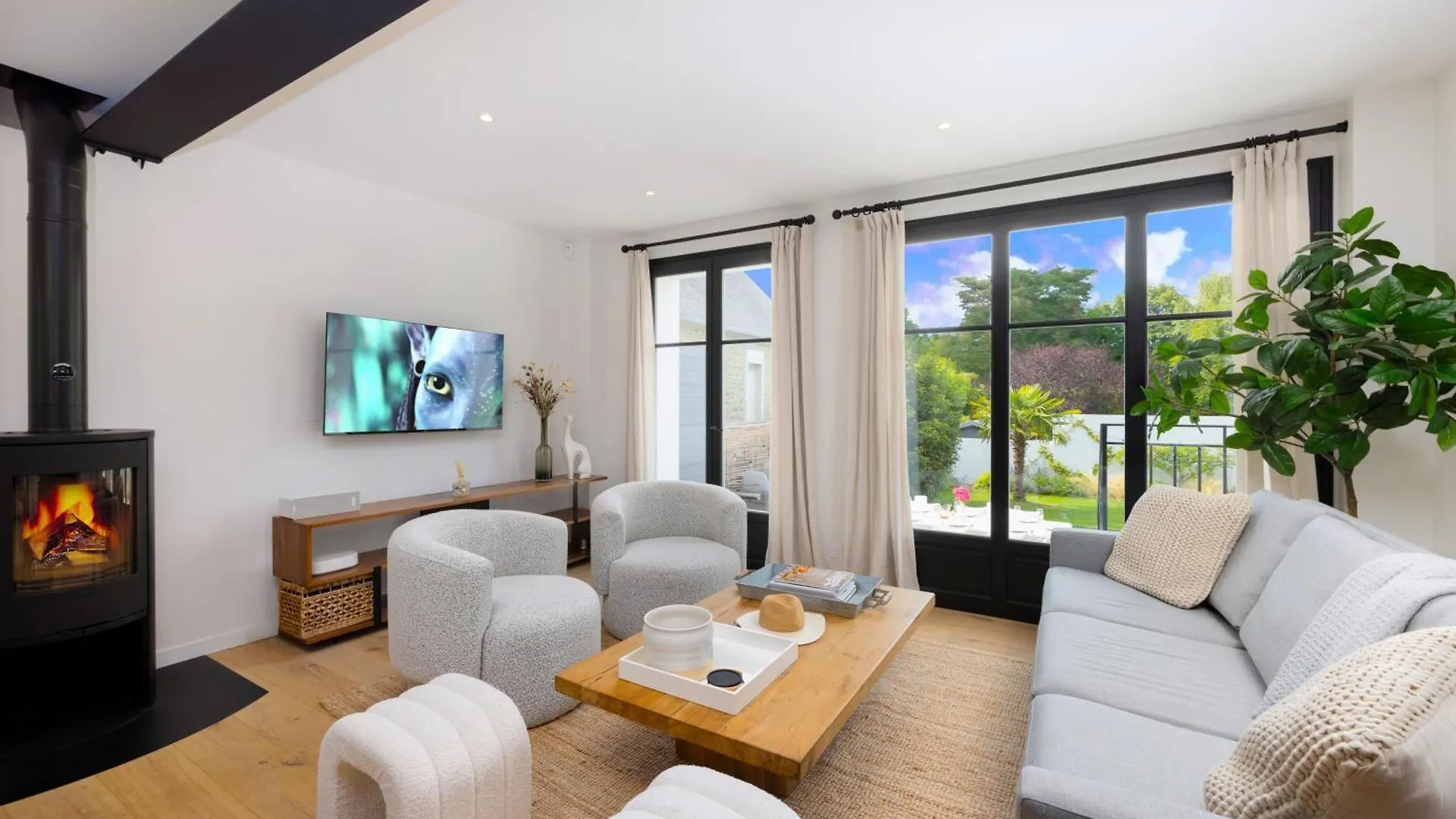 New Remodeled Home 4Bed/3.5Bath, Walking To Beach! Saint-Lunaire